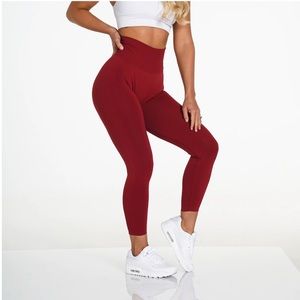 NVGTN Carmine Solid Seamless Legging